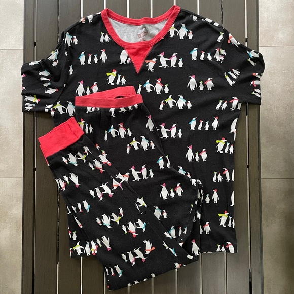 Wondershop Other - WONDERSHOP WINTER HOLIDAY PENGUIN PAJAMA SET!!